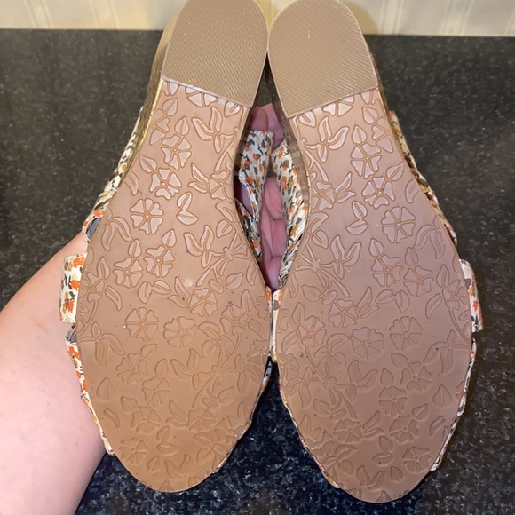 Floral Wedges - Picture 4 of 5